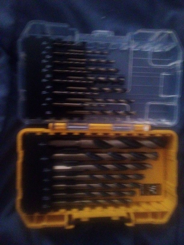 DeWalt 23 PC HD Drill set
