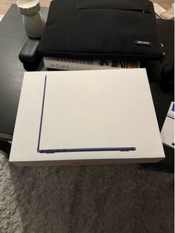 MacBook Air 2025 M4 13” Midnight Blue