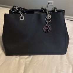 Like New Michael Kors Purse 