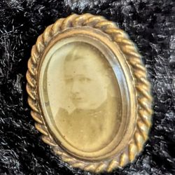 1930s Photo Brooch