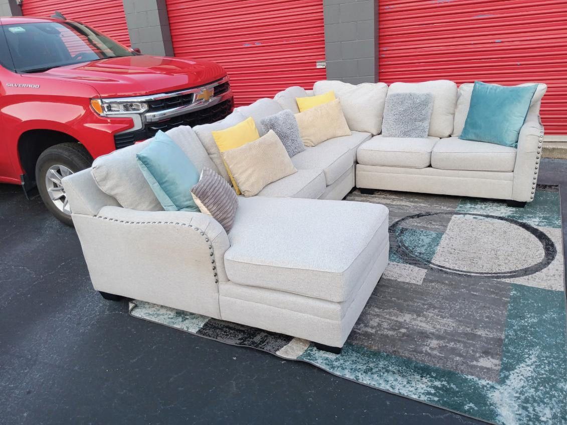 Gorgeous U Sectional Sofa/  Couch 