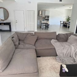 Couch / Sofa / Sectional  4 Pieces good condition