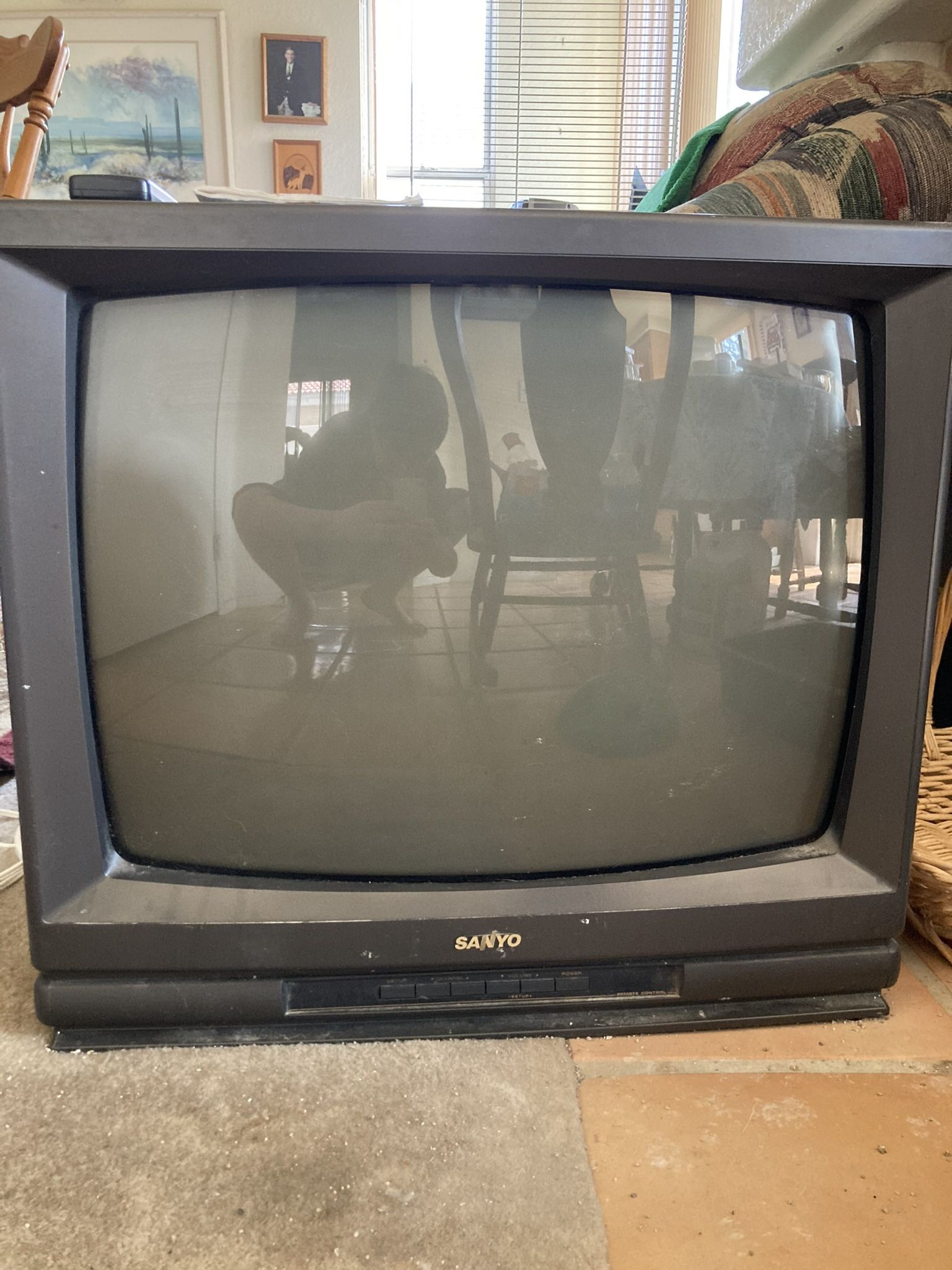 Sanyo DS25230 25” Color TV - Vintage