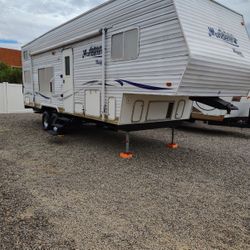 2005 Wanderer 26ft Toyhauler 5th wheel