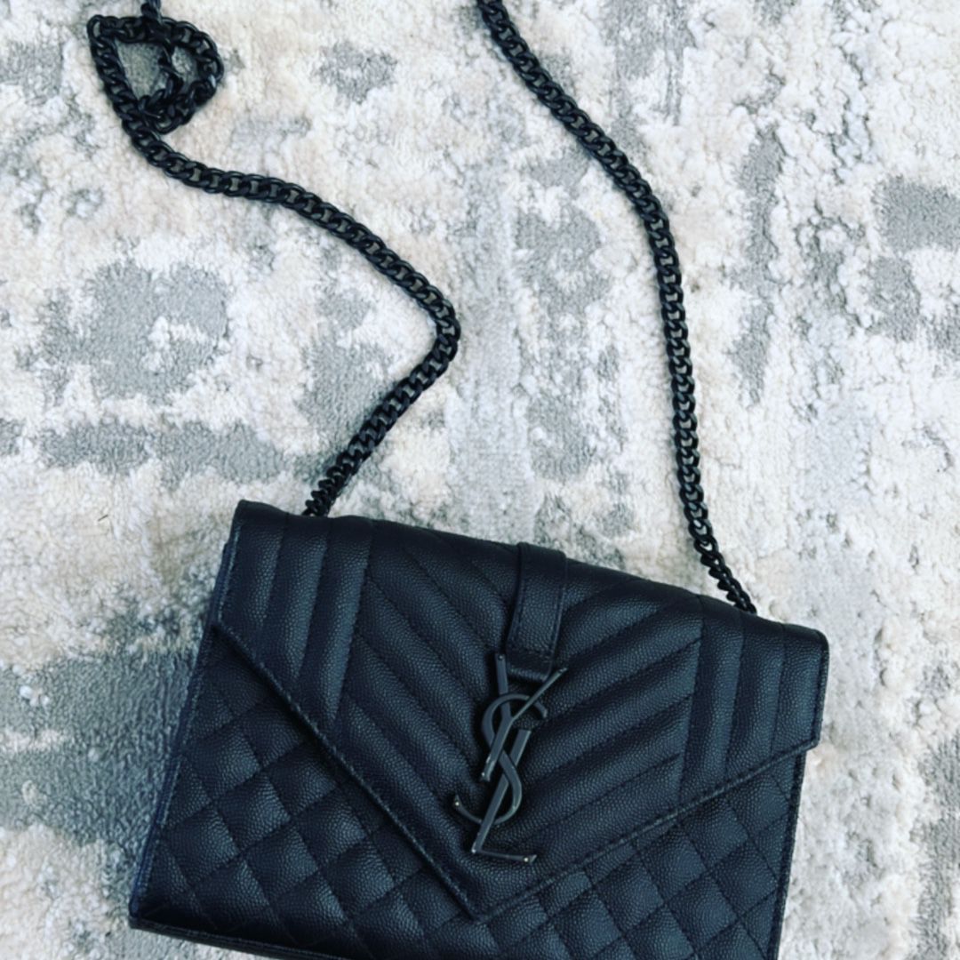 Louis Vuitton Crossbody for Sale in Victorville, CA - OfferUp