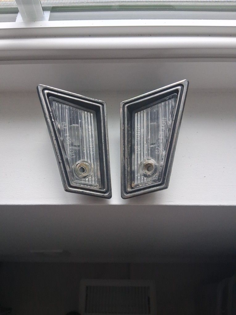 1(contact info removed) Monte Carlo Rear License Plate Light Housing