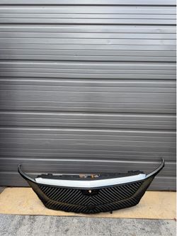 CADILLAC LYRIQ ORIGINAL FRONT LED  GRILLE WITH MODULE AND CAMERA HOLE 2023/2024/2025