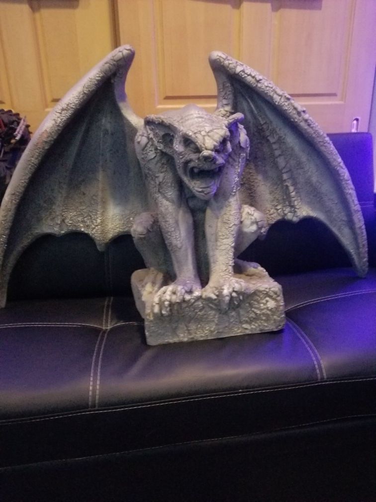 Gargoyle statue huge