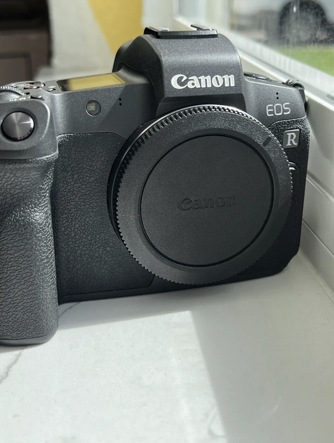 Canon EOS R