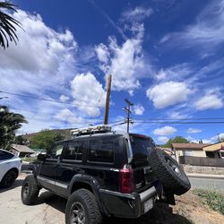 06’ 5.7L Hemi Jeep Commander Limited for Trade