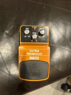 Behringer Tremolo pedal