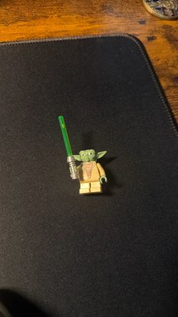 Lego Yoda minifig