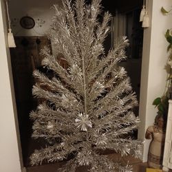Vintage Retro Aluminum Christmas Tree With ornaments,colorwheel,ornaments