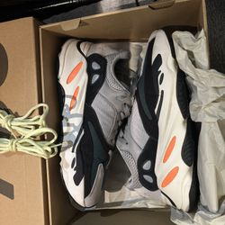 YEEZY WAVE RUNNERS SZ 8.5 $140