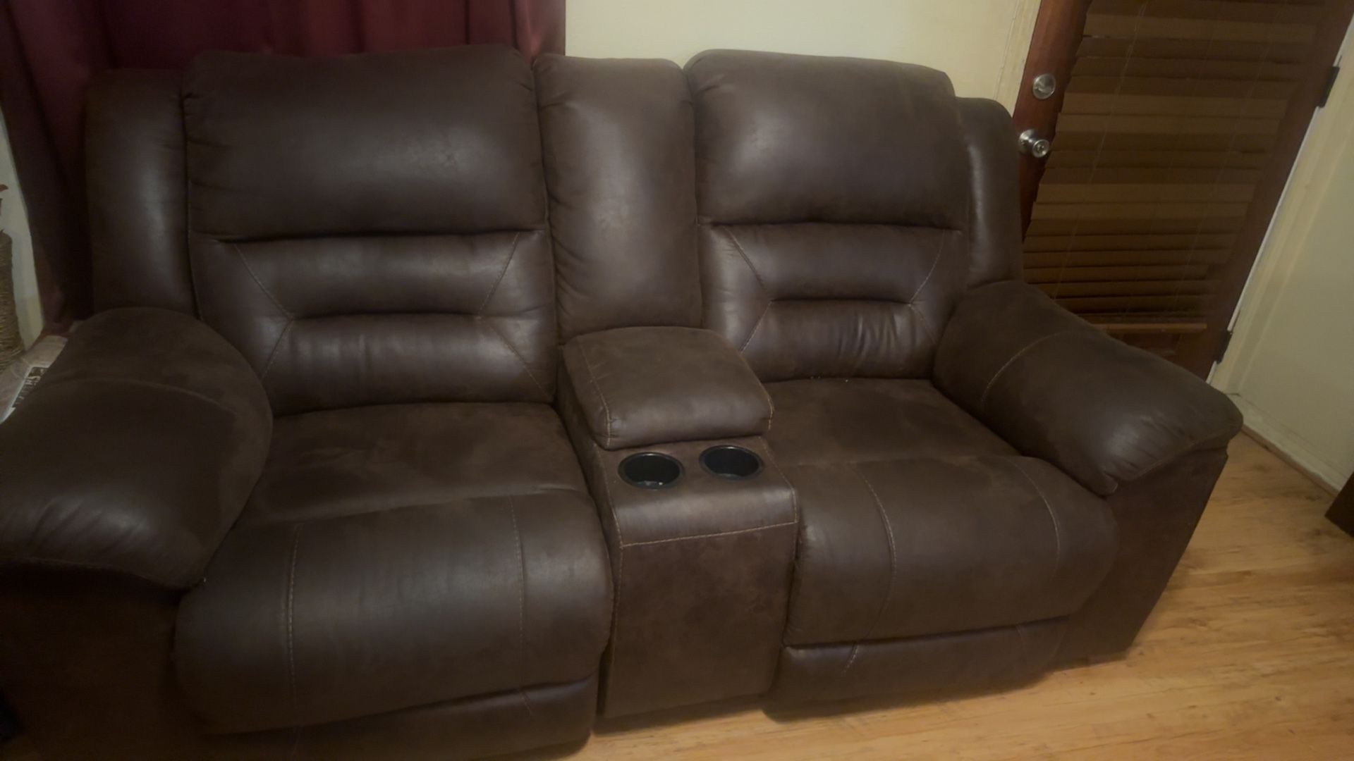 Living Room Set With 3 End Tables And 2 Lamps