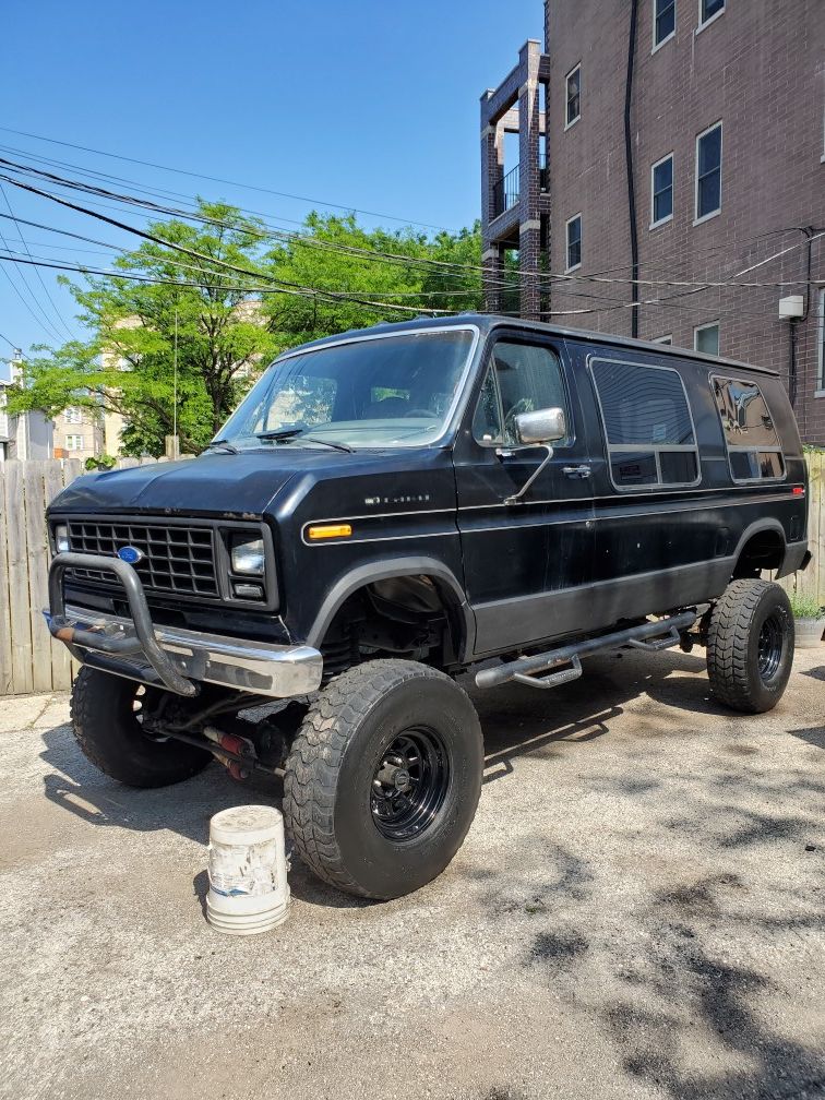 1989 FORD ECONOLINE E-150 (4X4)