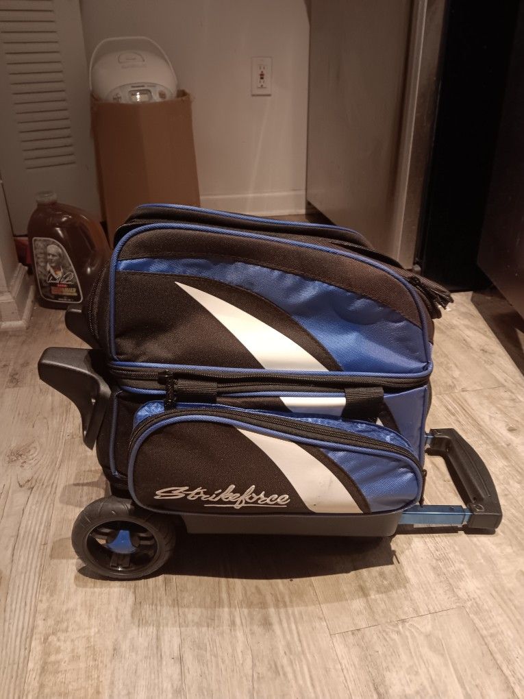 Strikeforce Blue/Black KRX bowling bag w/wheels lightly used