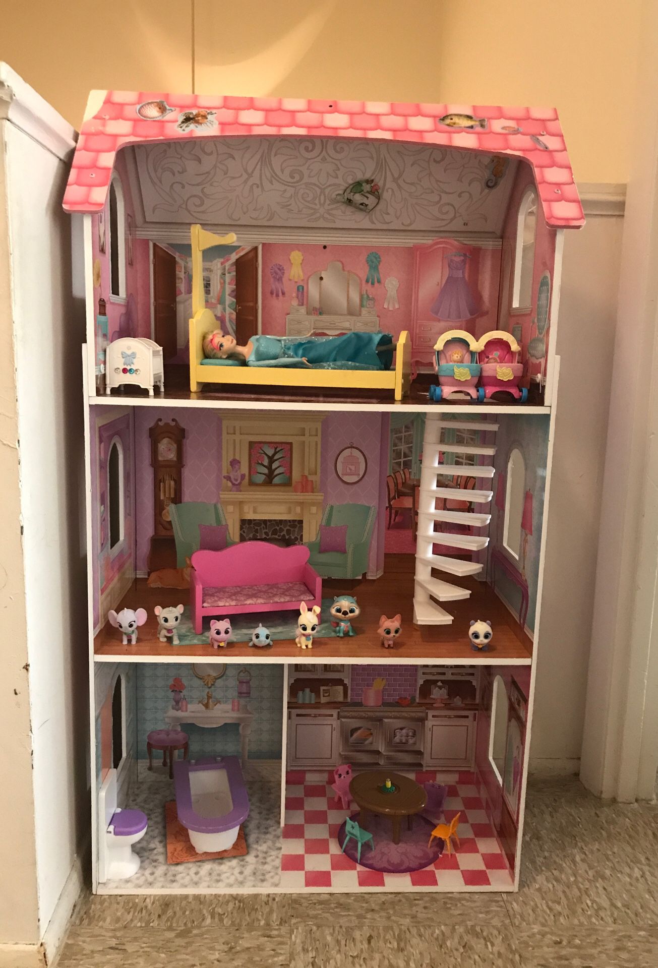 Doll house with toys