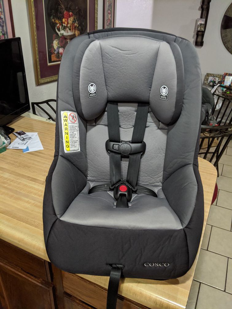 COSCO REAR FORWARD FANCING CAR SEAT IN CLEAN GOOD CONDITION MANUFACTURED 2018