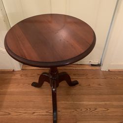 Antique Queen Anne Circle Tilt Top Table