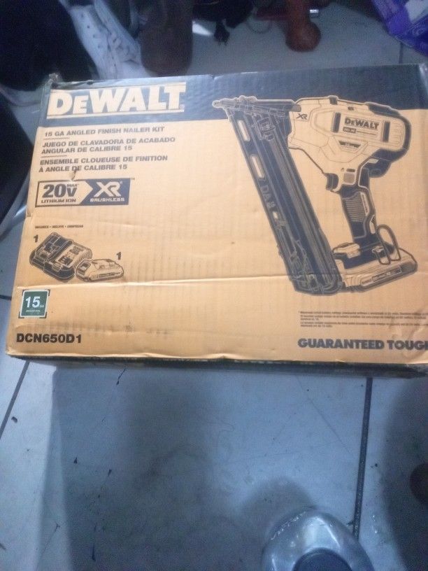 BRAND NEW DEWALT ANGALED FINISH NAIL GUN