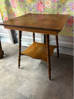 Table/antique table/circa 1900 table/2 tier table