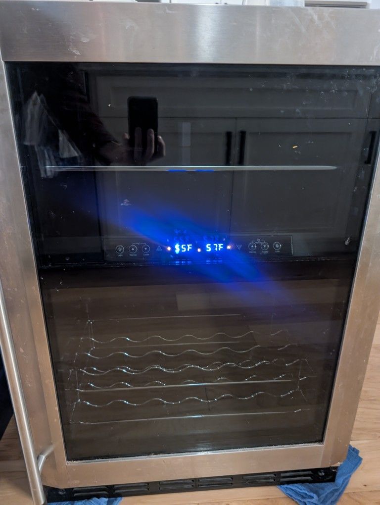 The Magic Chef 44-Bottle Dual Zone Wine Cooler Beverage Fridge (Model HMWC44DZ/BTWB530ST1)