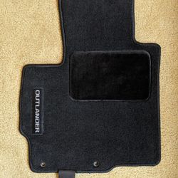 Mitsubishi Outlander carpeted floor mats