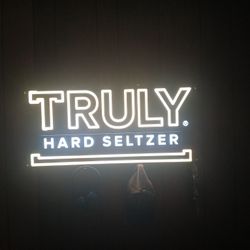 L e d  bar sign