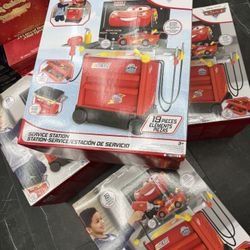Disney Pixar’s Cars F25 Service Station Playset Lightning McQueen NEW!