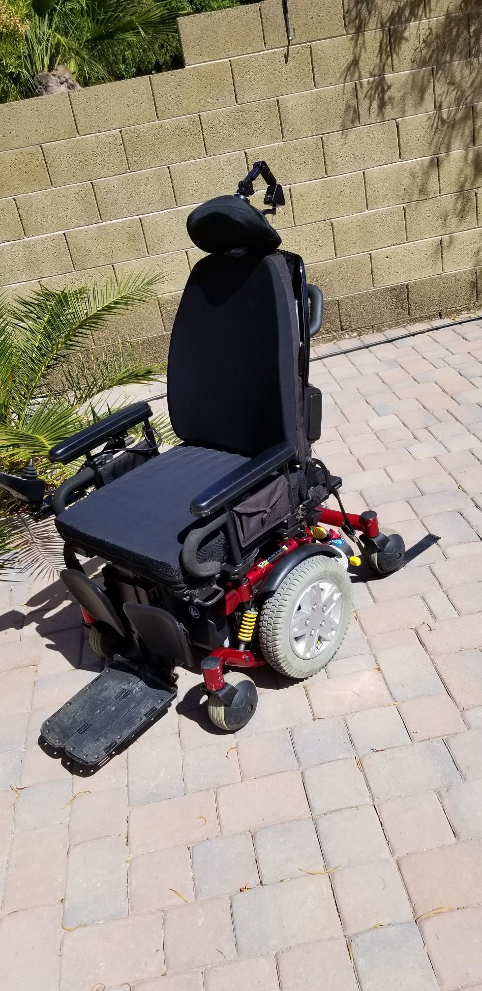 Quantum 6000z electric wheelchair