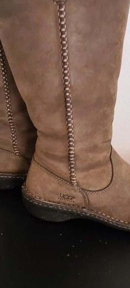 UGGS, Unique Style, OLIVE, Size 8
