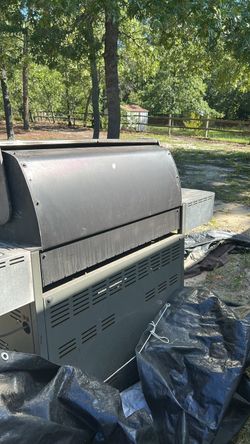 Weber Natural gas grill.