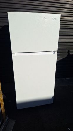 SMALL-MED. SIZE REFRIGERATOR 15CF(MADEA)