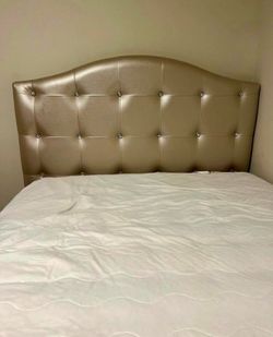 Full size bed
