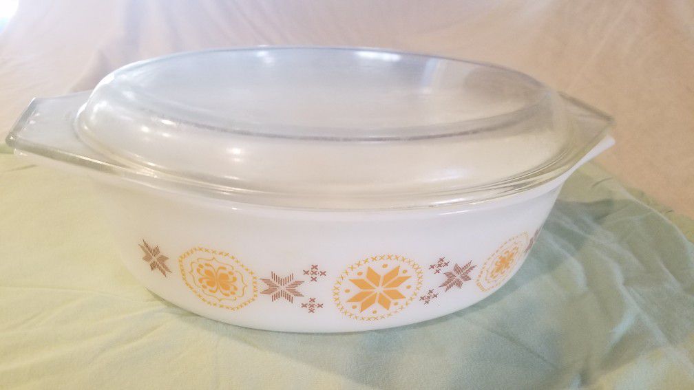 Pyrex Casserole Pattern ,with Lid, Ovenware,woodland  Hills,ca. 