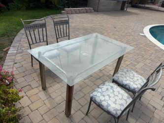 Table and chairs set