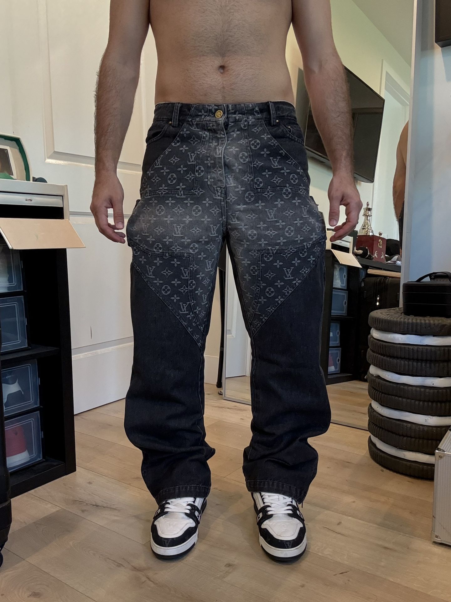 LV Black Wash Jeans Size 32