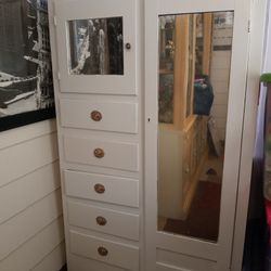 Dresser And Hutch