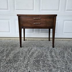 Broyhill Saga Nightstand Mid-Century Modern 1960s