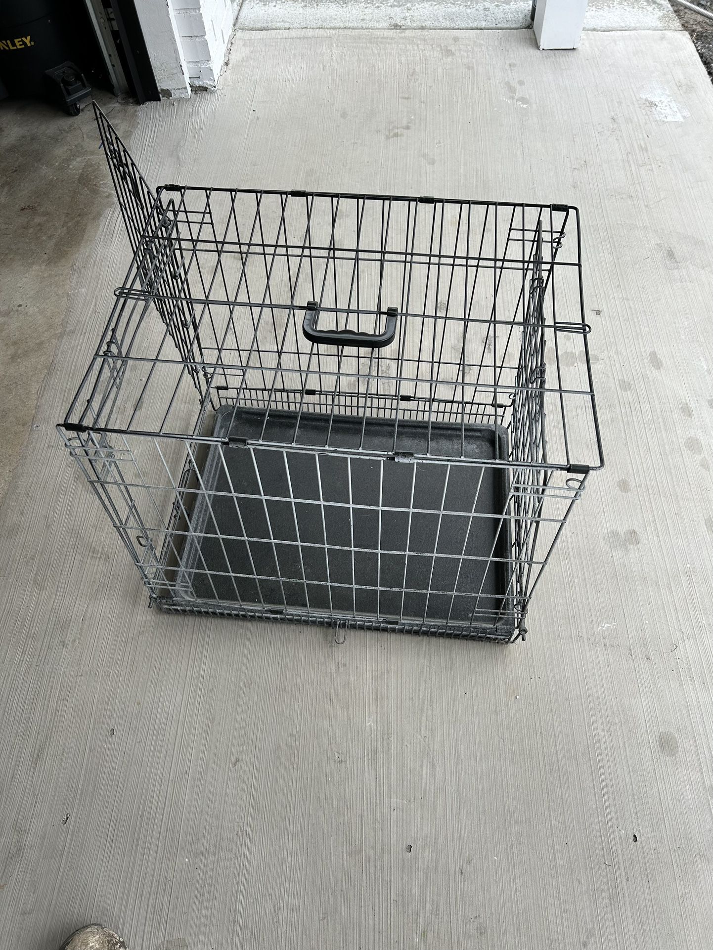 Small Dog Crate (Pending) 