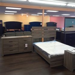 Three-piece Queen Bedroom Set Dresser And Nightstand