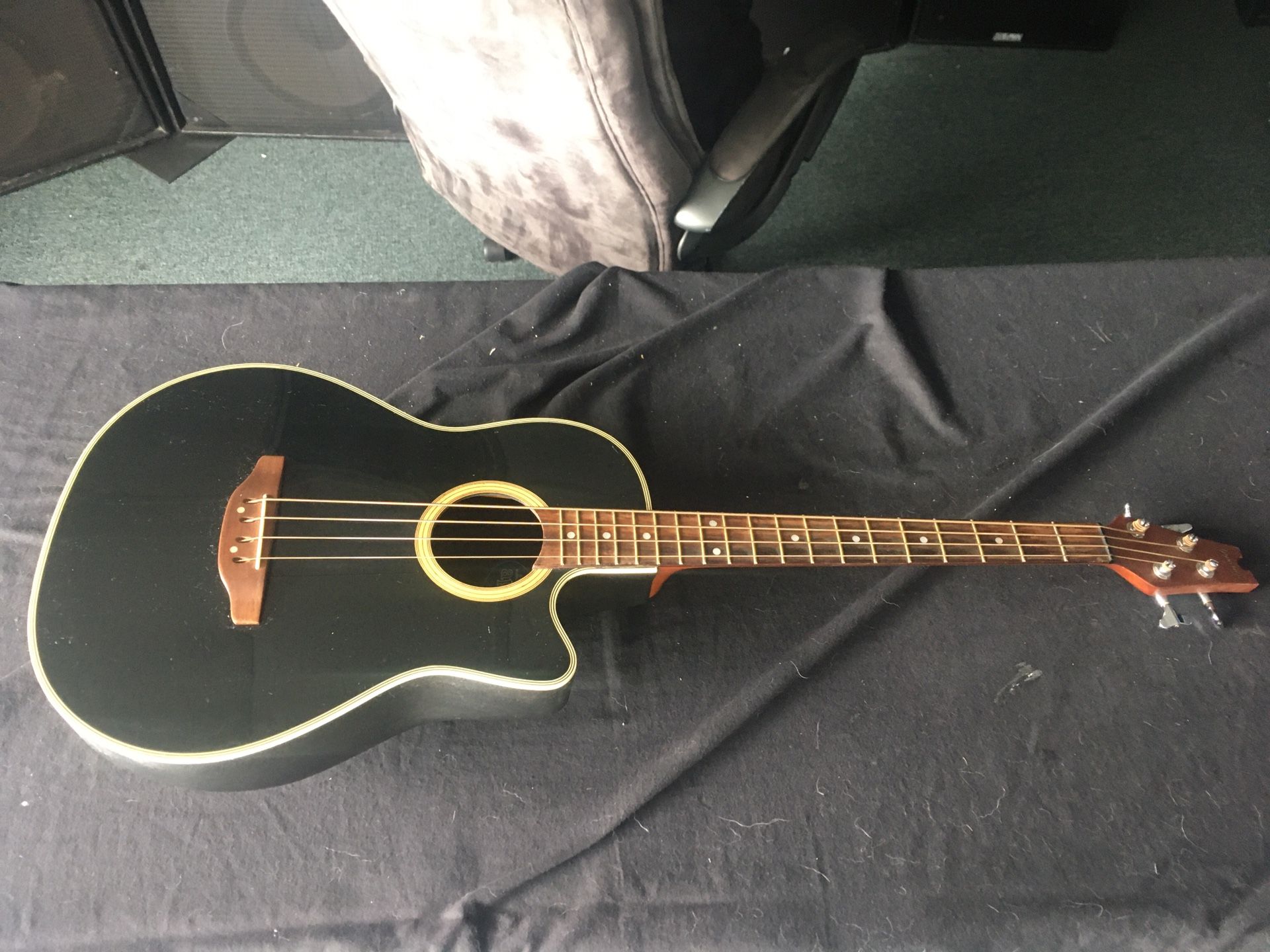 Pending -Applause AE-40 Acoustic/Electric Bass Guitar