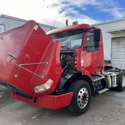 VOLVO TRACTOR SEMI BIG RIG-2016