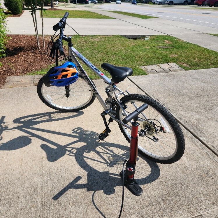 Bike 24inch Huffy, Helmet, Pump