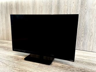 Vizio 32’ Smart TV with Remote - LIKE NEW