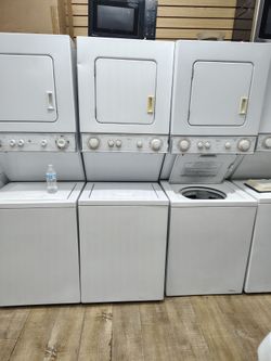 Whirlpool electric 220v stackable washer dryer heavy duty In Excellent Working Condition