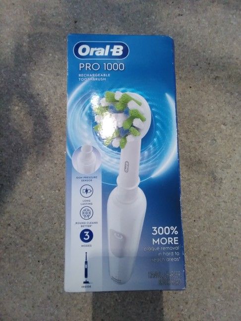 Oral B Pro 1000 Electric Tooth Brush