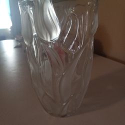 The Lalique crystal Tulip vase, perfect condition