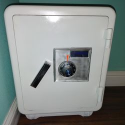 SENTRY SAFE!! (Mechanical/Reliable)